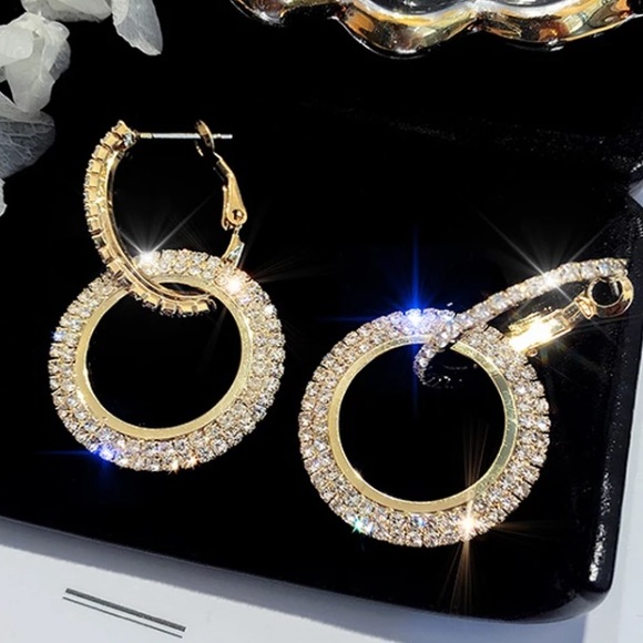 Jewelry - Beautiful Gold Tone Crystals Earrings